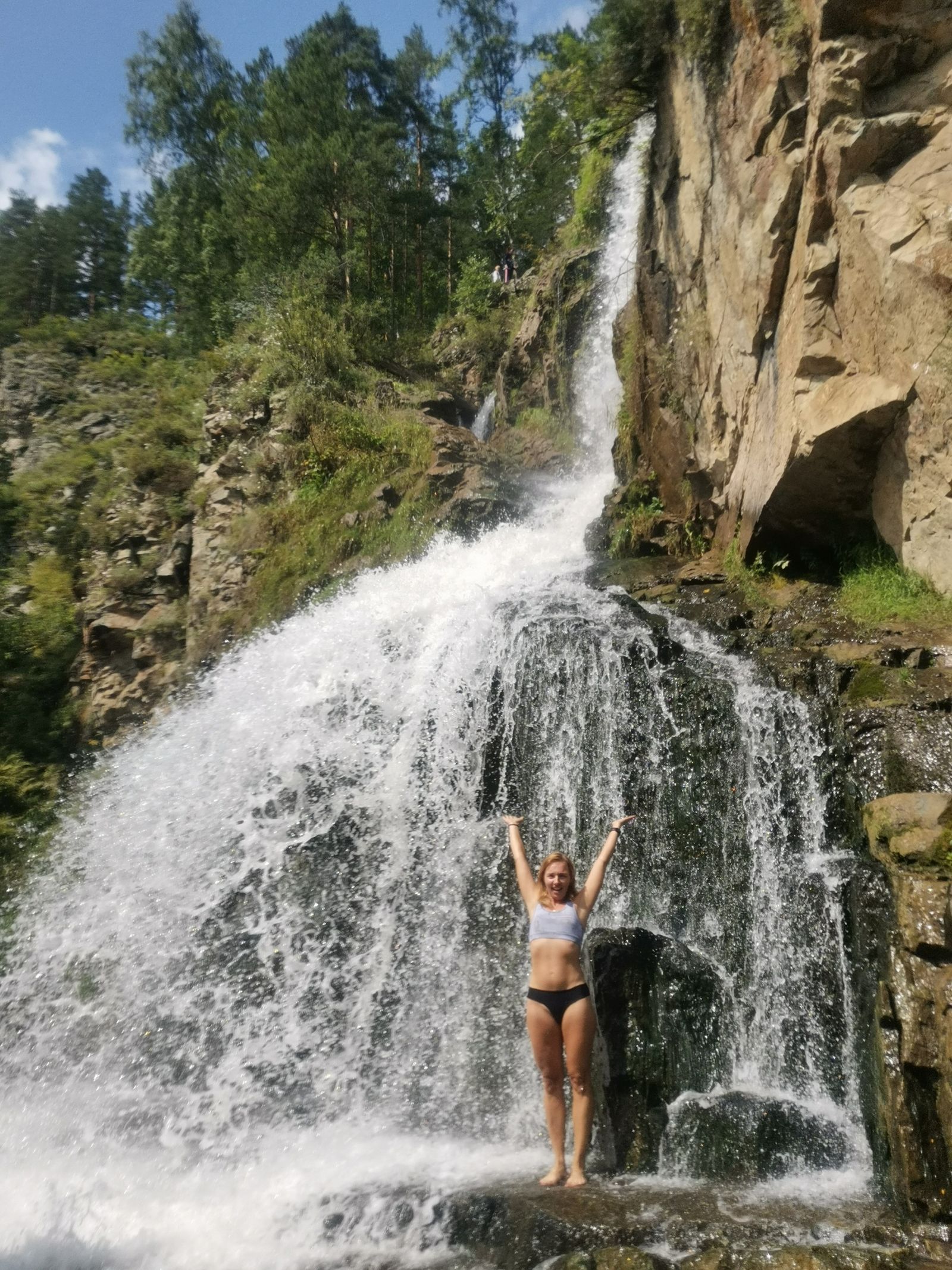 Камышлинский водопад на Алтае