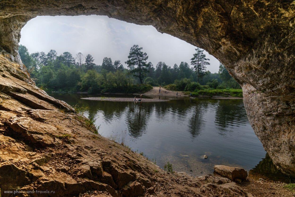 Пещера в скале Карстовый мост